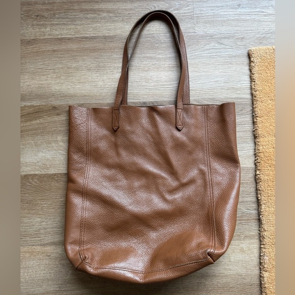 Cuyana Handbags - 🍂Cuyana Leather Brown Shoulder Bag